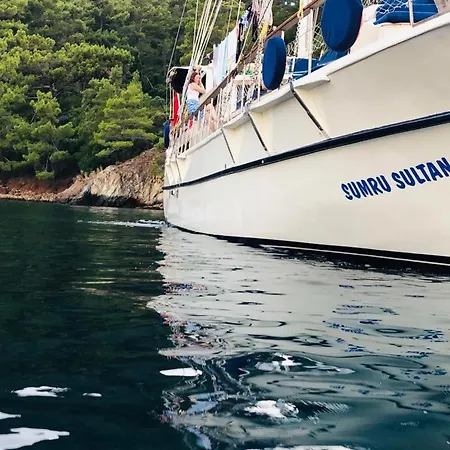 Sanda Yachting Hotel na wodzie *
